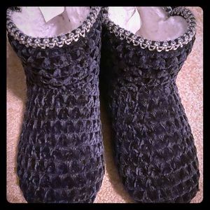 Muk Luks Slippers Size 8 Black